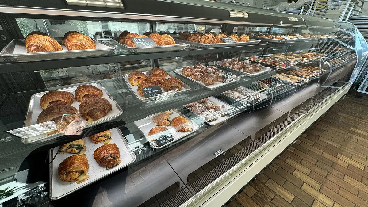 Angelenes Patisserie – patisserie in Alford town centre